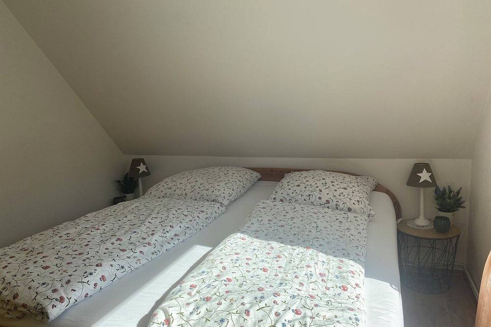 Ganze Wohnung, Helle Ferienwohnung in Alleinlage mit Blick in die Natur in Kating, Tönning