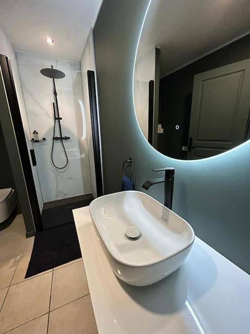 Appartement entier, Three-Bedroom Apartment in Tain-l'Hermitage, Région de Valence