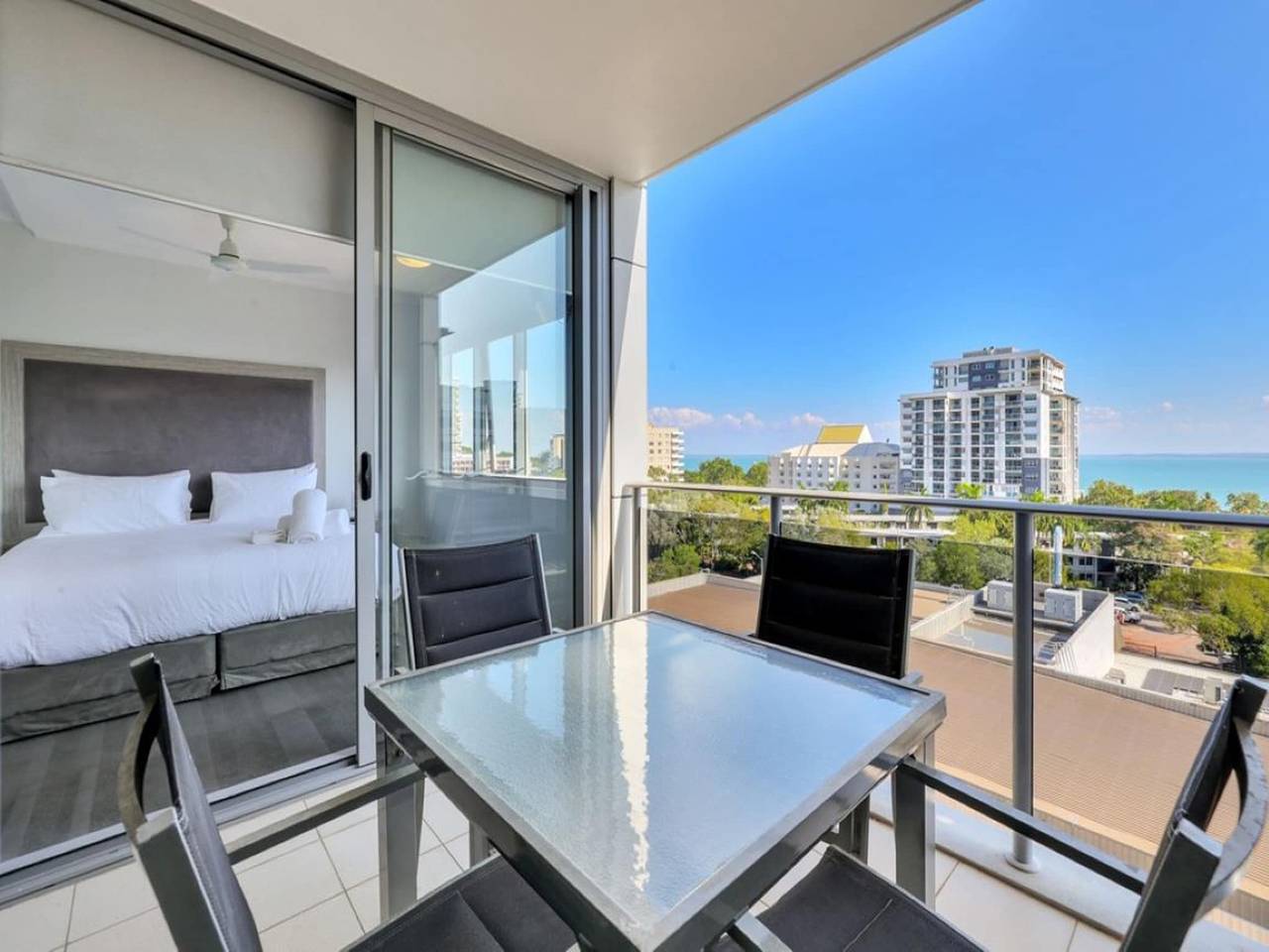 Entire apartment, Stylish 1-Bed Darwin City Stay with Balcony Views in Darwin City, Darwin