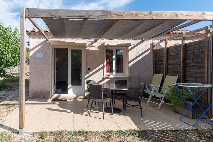 Gîte pour 2 personnes, avec piscine et jardin à Les Vans