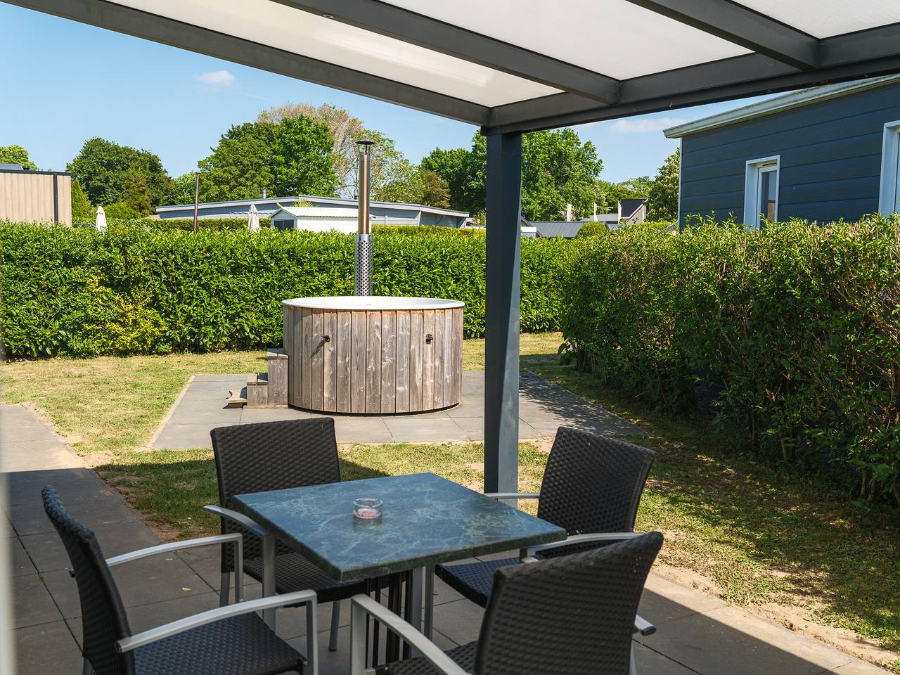Resort Rhederlaagse Meren — Veluwe Lodge with Hot Tub | 4 Persons in IJssel
