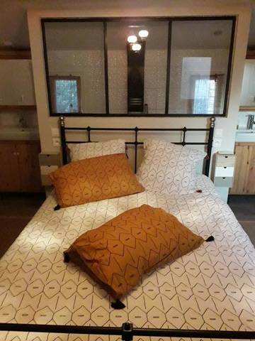 Chambre d’hôte pour 3 personnes, avec terrasse et jardin à Entrecasteaux
