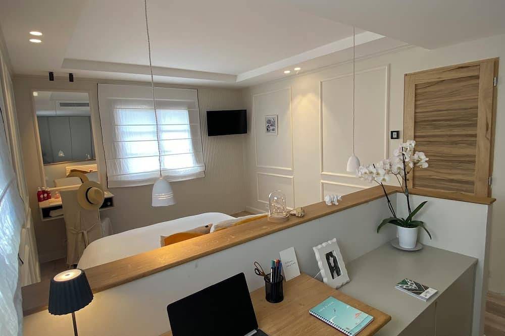 Pleasant modern Provencal family villa in Pégomas, Region de Cannes