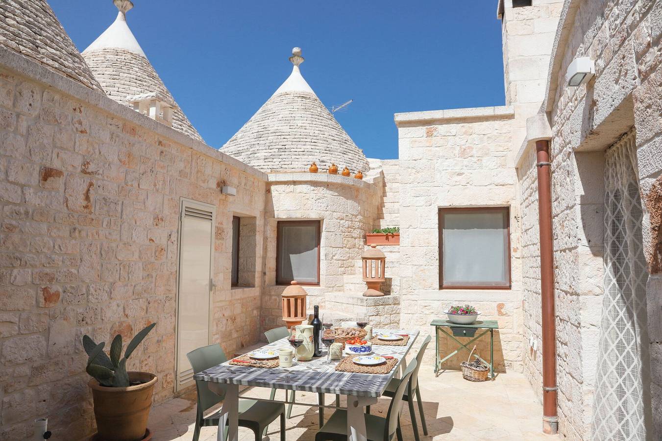 Appartement entier, Country Trullo Rosso With Jacuzzi Alberobello in Locorotondo, Province de Bari