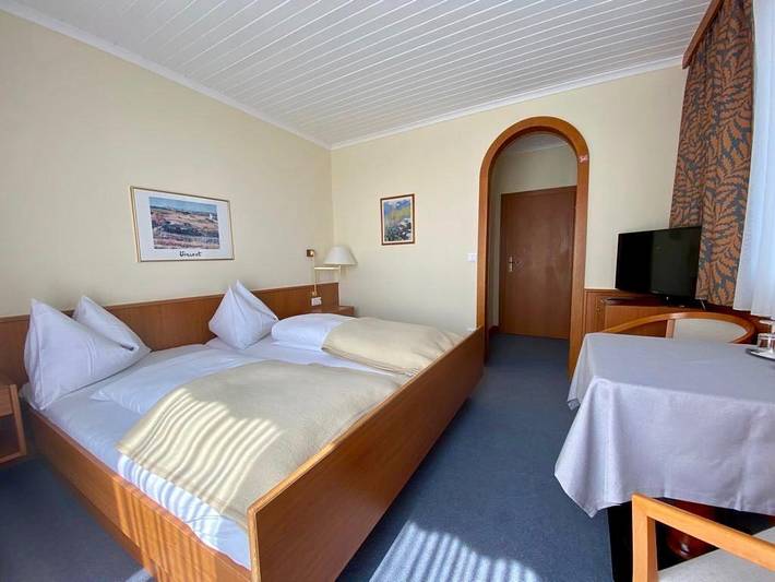 Doppelzimmer mit Balkon in Steirerland
