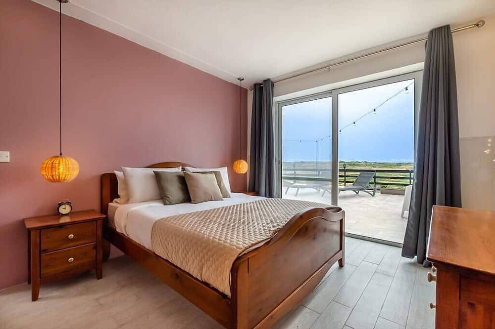 Ganze Wohnung, Hot Tub & Sea Views @ 3Br Apt w/Incredible Terrace in San Lawrenz, Gozo