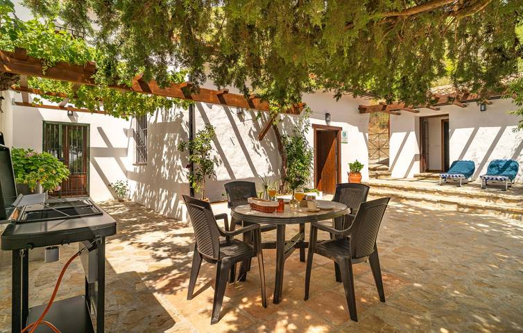 Location de vacances pour 8 personnes, avec terrasse ainsi que piscine et jardin à Grazalema - 4