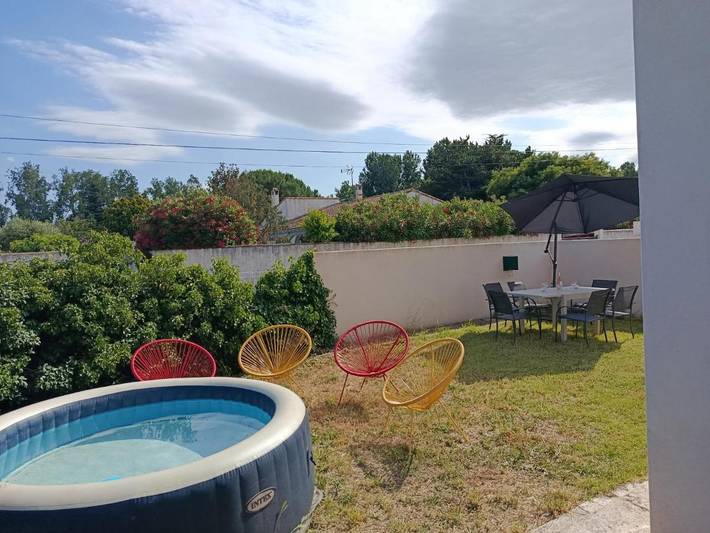 Location de vacances pour 6 personnes, avec jacuzzi et terrasse ainsi que jardin et sauna à Redessan - 3