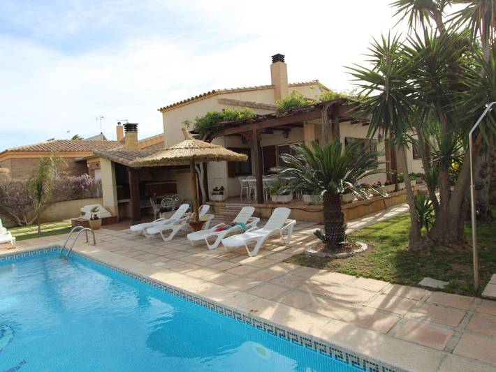 Ferienhaus mit privatem Pool nahe am Meer, gratis Wlan, optionaler Klimaanlage, Haustiere erlaubt in Riumar, Delta de l'Ebre