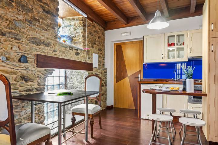 Apartamento entero, Apartamento 'C De Alborada Del Eo' con vistas a la montaña, jardín privado y Wi-Fi in Vegadeo, Costa Verde