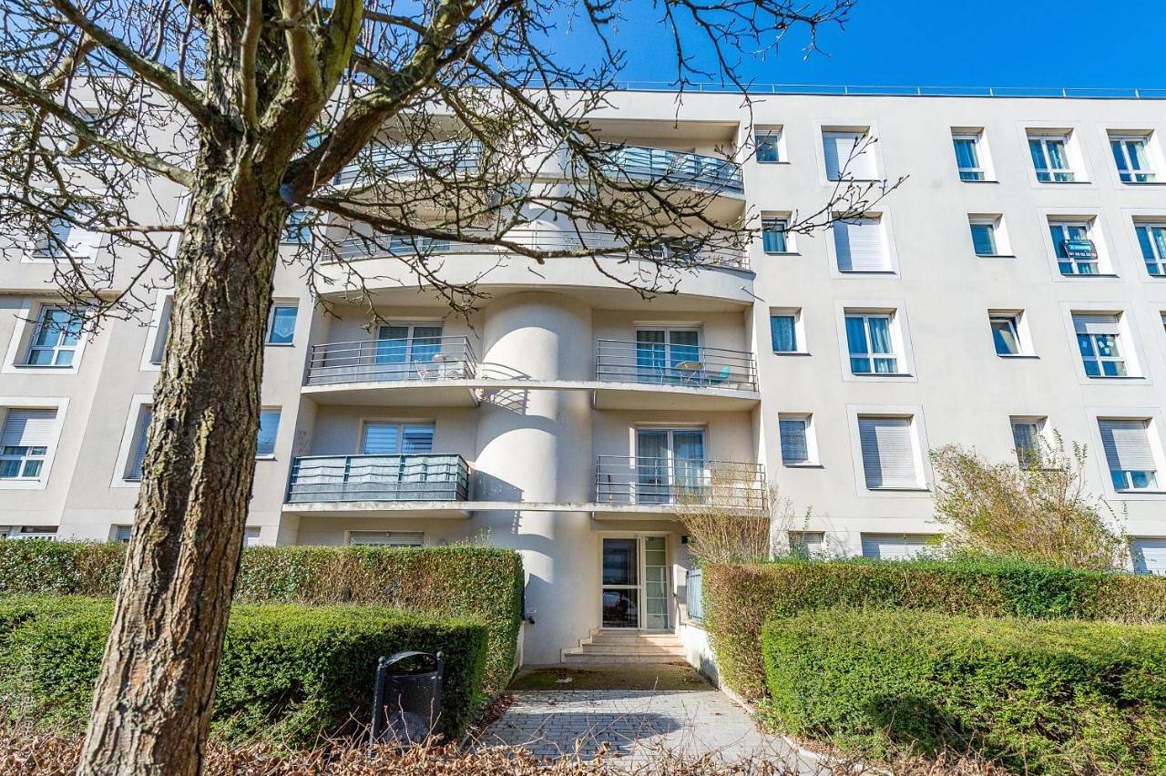 Appartement entier, Two-Bedroom Apartment in Lognes, Seine-et-Marne