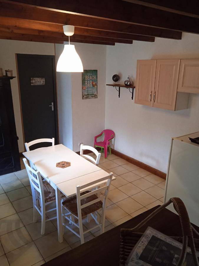Two-Bedroom House in Plounévez-Moëdec, Région de Lannion
