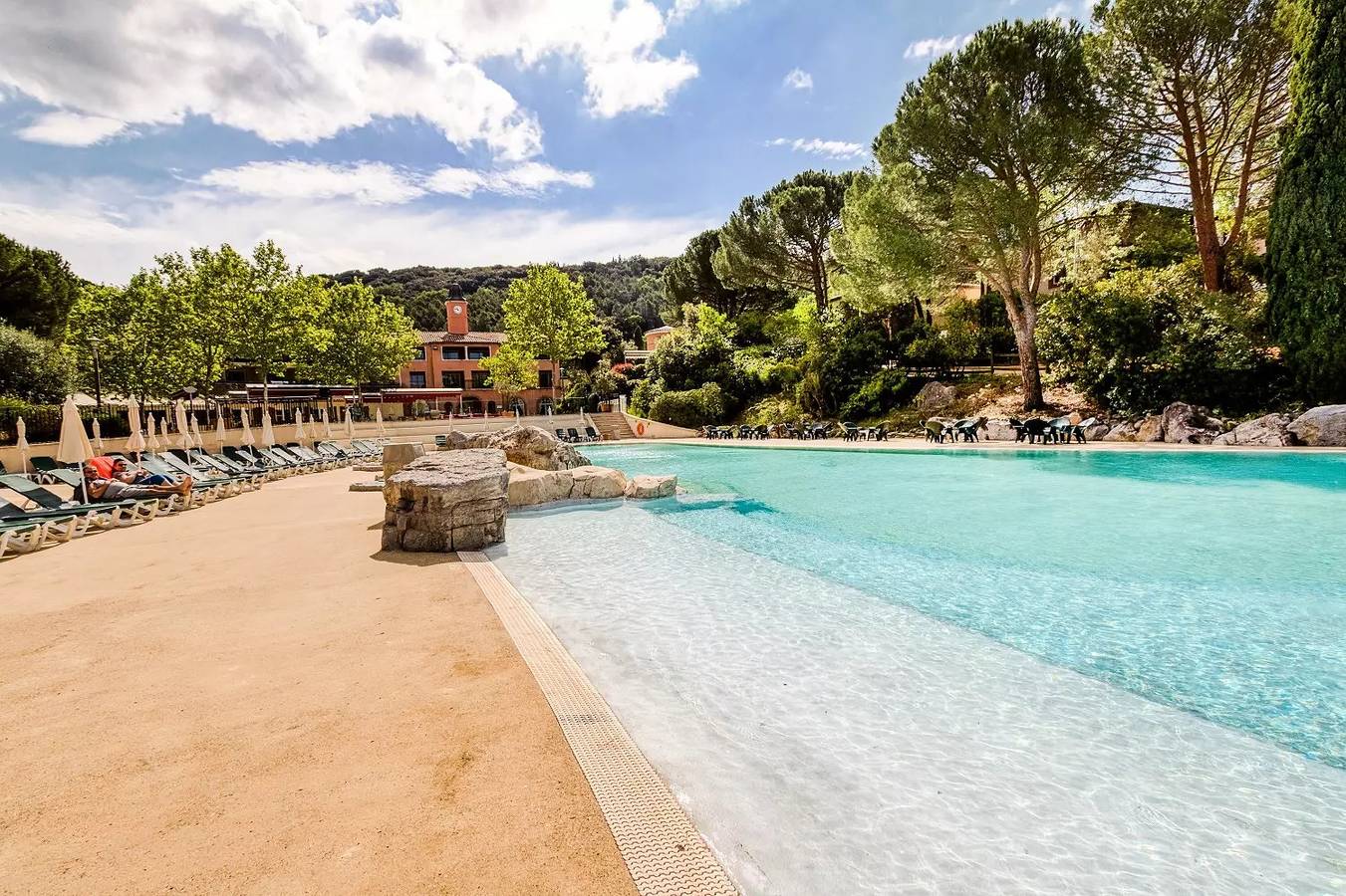 Geheel appartement, 2 kamer appartement voor 4 personen Selectie in Grospierres, Ardèche