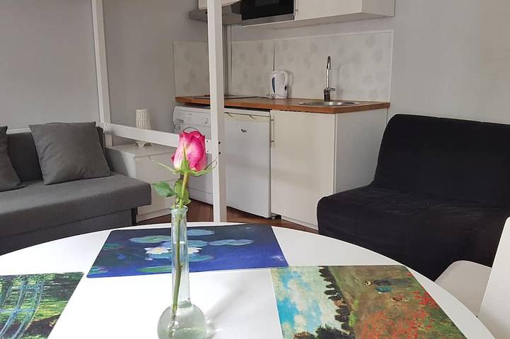 Bed and breakfast for 3 people in Paris