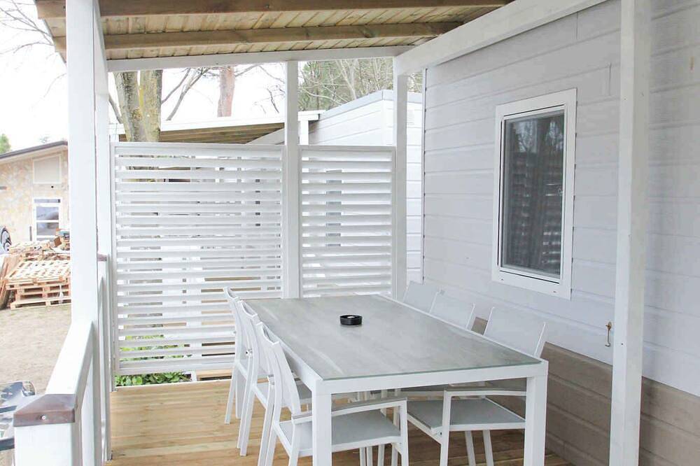 Mobilehome with air conditioning, terrace and pool in Duna Verde, Caorle