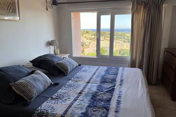 Gîte pour 6 personnes, avec terrasse dans Gare du Club Med Cocody