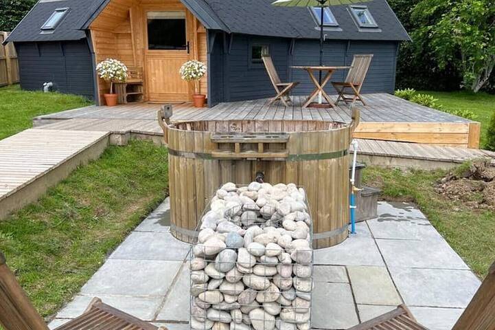 Glamping for 2 people, with hot tub and garden in Perthshire