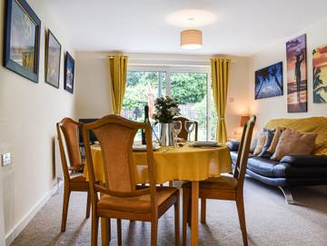 Log Cabin for 5 People in Barton on Sea, New Forest, Photo 2