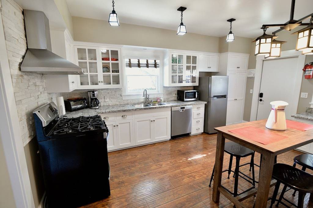 Disney-Close ($ 9 Uber) Historischer Ca Bungalow / Spaziergang zum Packhaus 12. - 17. Juni in Anaheim, Orange County