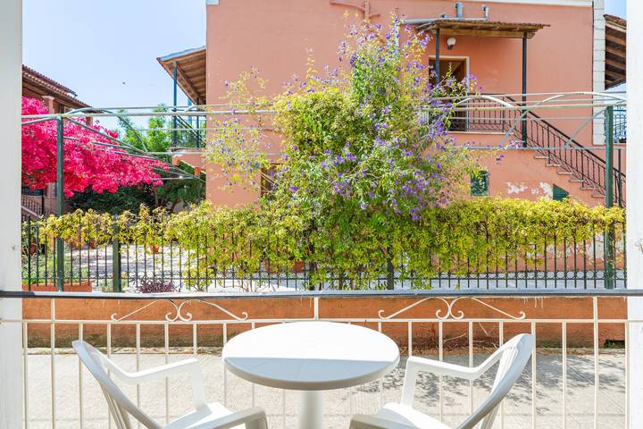 Gîte pour 4 personnes, avec balcon dans Kavos