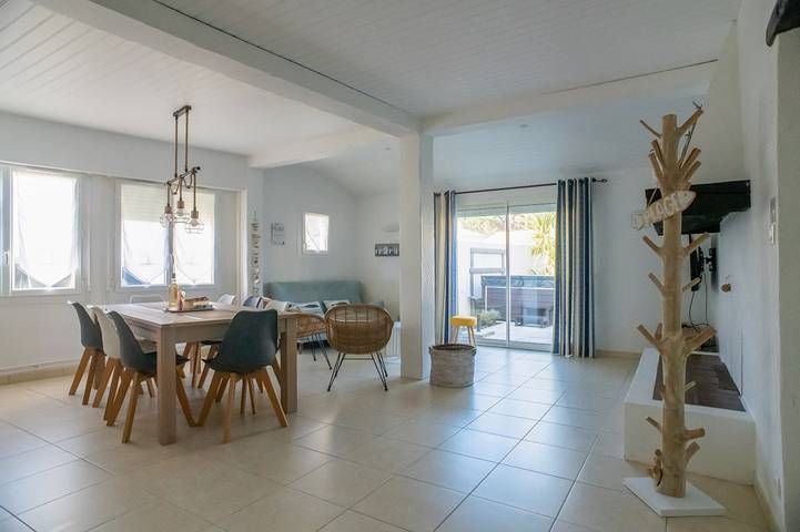 Gîte pour 7 personnes, avec jardin et terrasse ainsi que piscine et jacuzzi dans La Grande plage (Saint-Gilles-Croix-de-Vie) - 3