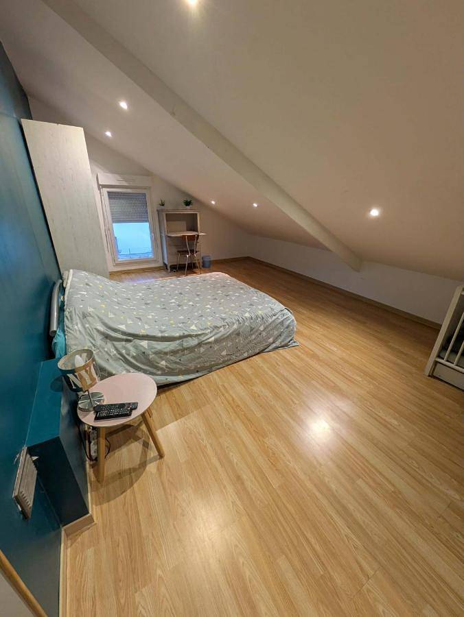 Gîte pour 3 personnes, avec jardin, adapté aux familles à Les Trois-Moutiers