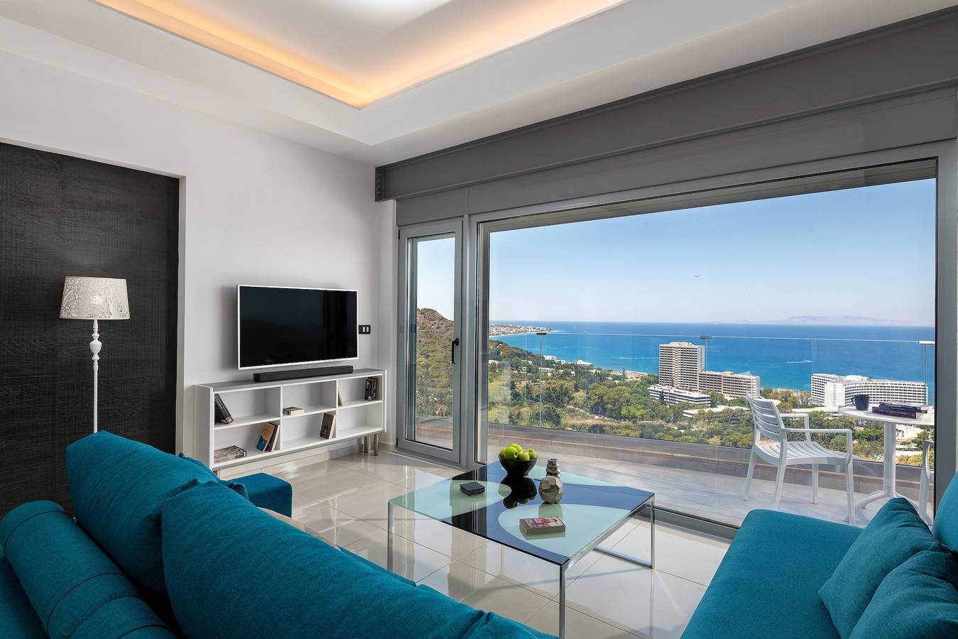 Ganze Wohnung, Rhodes Skyline Suite mit Whirlpool außerhalb der Tür und Meerblick in Rhodos Stadt, Rhodos