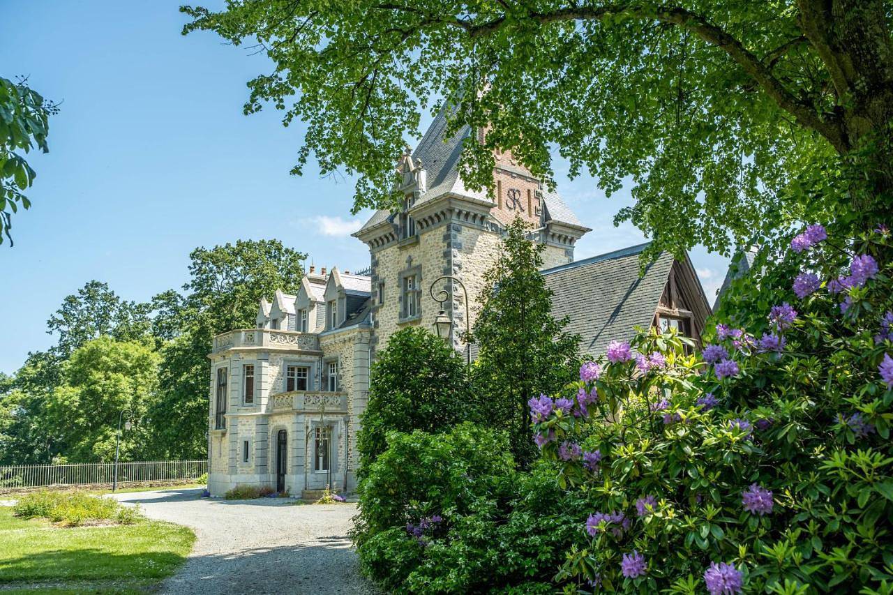 Domaine de Kerrosen à proximité du port de Dinan, sur la Rance in Taden, Région de Dinan