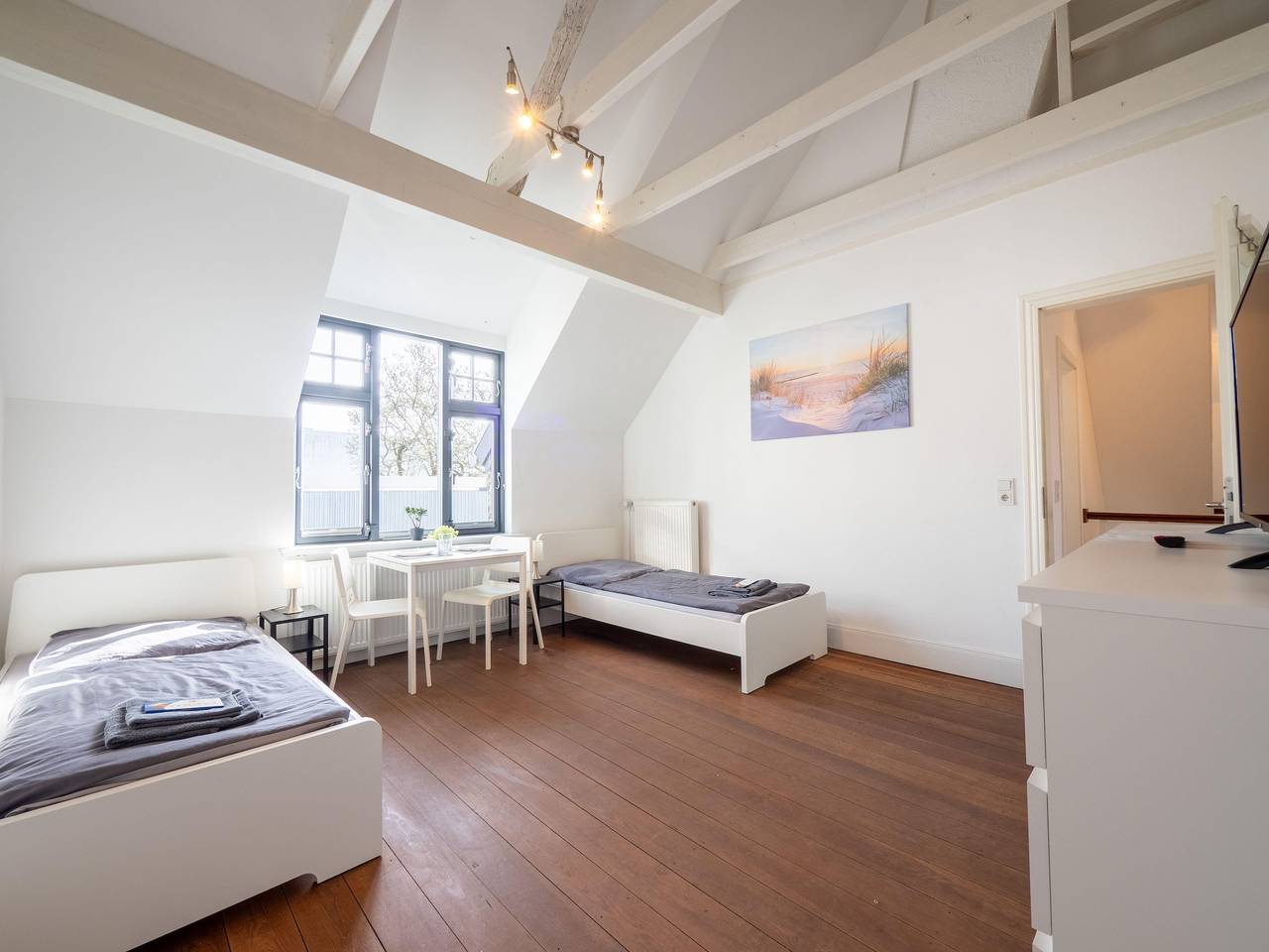 Ganze Ferienwohnung, Große Monteurwohnung in Villa - 4 Zimmer (8 Personen), Wlan, Tv, Küche - Ahrensburg Nähe Hamburg - Agrp1202 in Ahrensburg, Kreis Stormarn