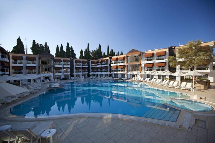 Hôtel pour 2 personnes, avec bassin pour enfant et piscine ainsi que vue et jardin à Bodrum