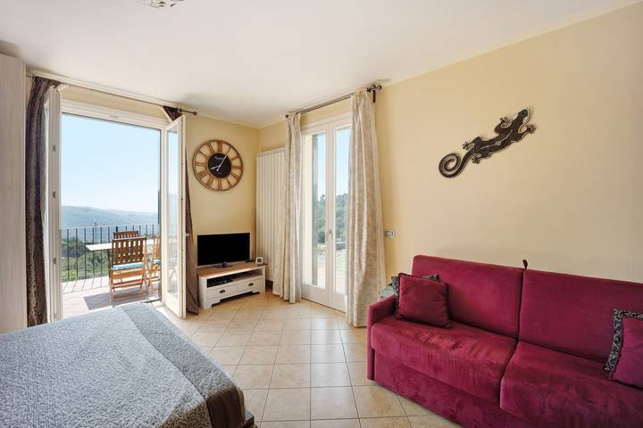 Apartamento entero, Apartamento Maison Laura, con vistas al mar, Wi-Fi, terraza y jardín; admite mascotas in Diano Arentino, Riviera di Ponente