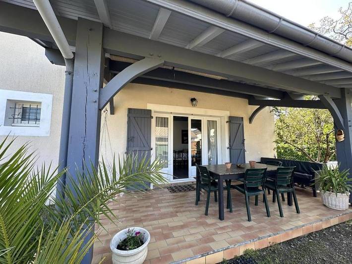 Gîte pour 4 personnes, avec Terrasse et Jardin ainsi que Piscine et Vue