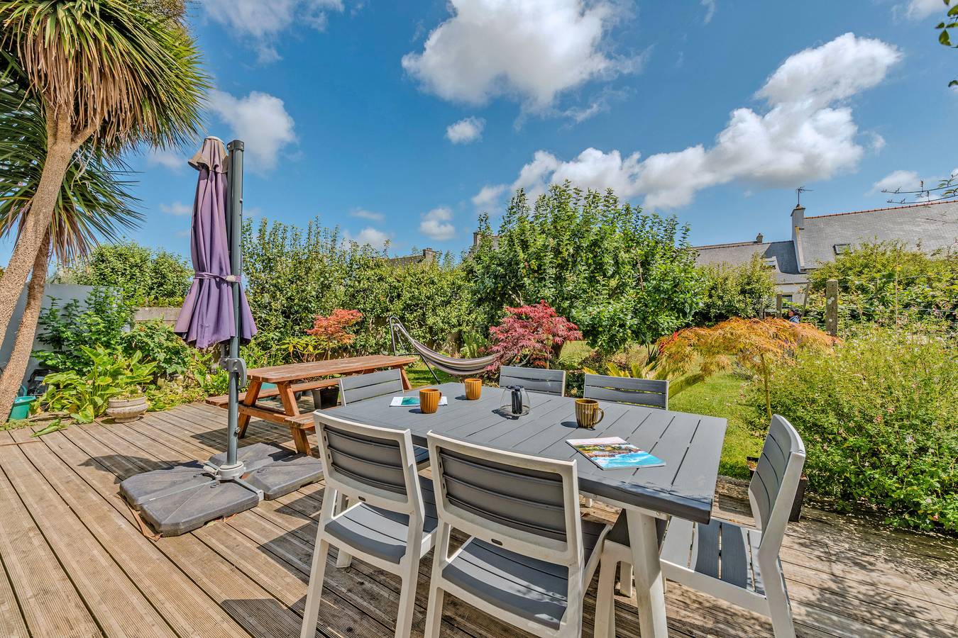 Appartement entier, Appartement 'Location Meublé Ty Kim' avec terrasse partagée et Wi-Fi in Le Folgoët, Région de Brest