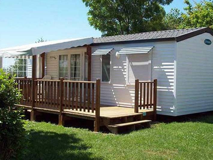 Camping pour 6 personnes, avec terrasse et piscine