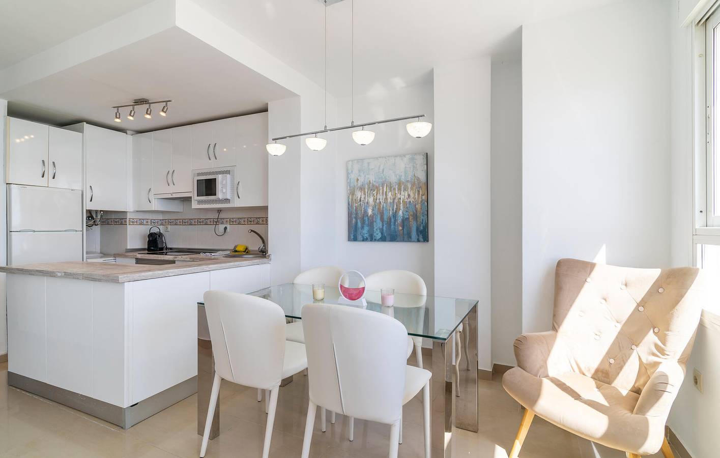 Ganze Ferienwohnung, Meerblick-Apartment mit Terrasse, WiFi & AC in Sabinillas, Manilva