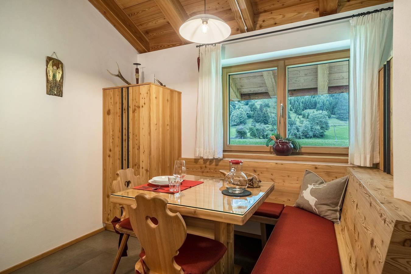 Ganze Wohnung, Ferienwohnung "Larch Soge Apt Helmuth" mit Bergblick, Balkon und Gemeinschaftsgarten in Bichl (Ratschings), Ratschings