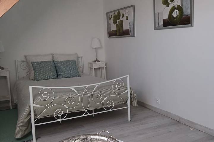 Location de vacances pour 10 personnes, avec jardin et terrasse à Brûlon - 2