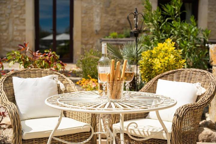 Location de vacances pour 2 personnes, avec terrasse ainsi que piscine et jardin à Montségur-sur-Lauzon - 4