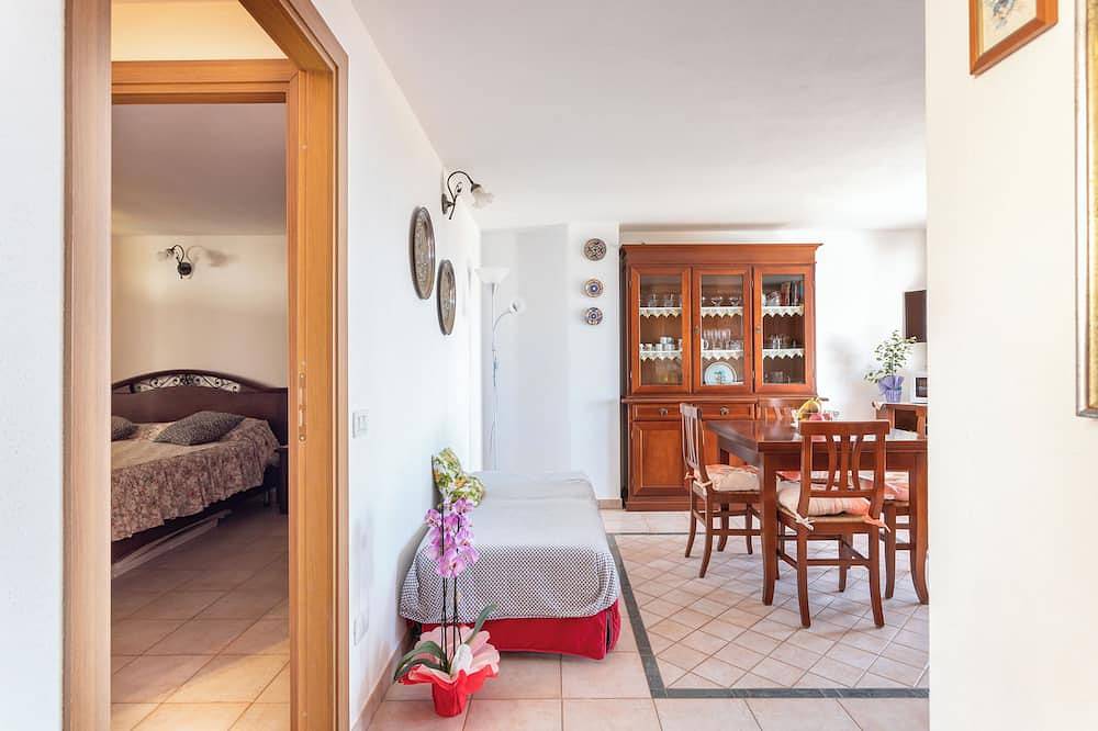 Entire apartment, Appartamento panoramico con terrazza vista mare in Is Arutas, Sardinia