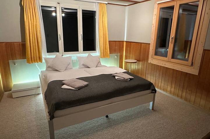 Geheel appartement, Time out for families - modern apartment near Lake Thun, Emmental and the Alps in Fahrni b. Thun, Fahrni