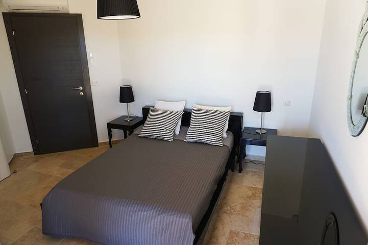 Location de vacances pour 8 personnes, avec jardin et terrasse à Entrecasteaux - 4