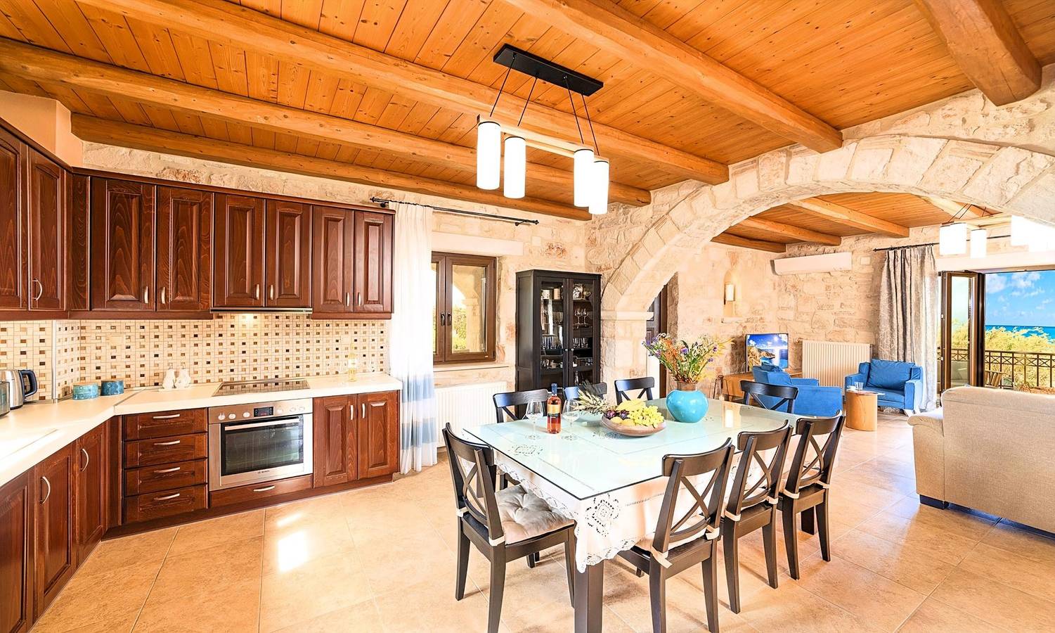 Spacious Seaside Villa with Pool, Garden and Direct Sea Access in Ψαρού, Αλυκές