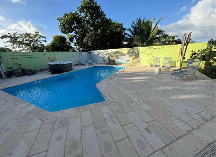 Villa pour 8 personnes, avec piscine et terrasse, animaux acceptés