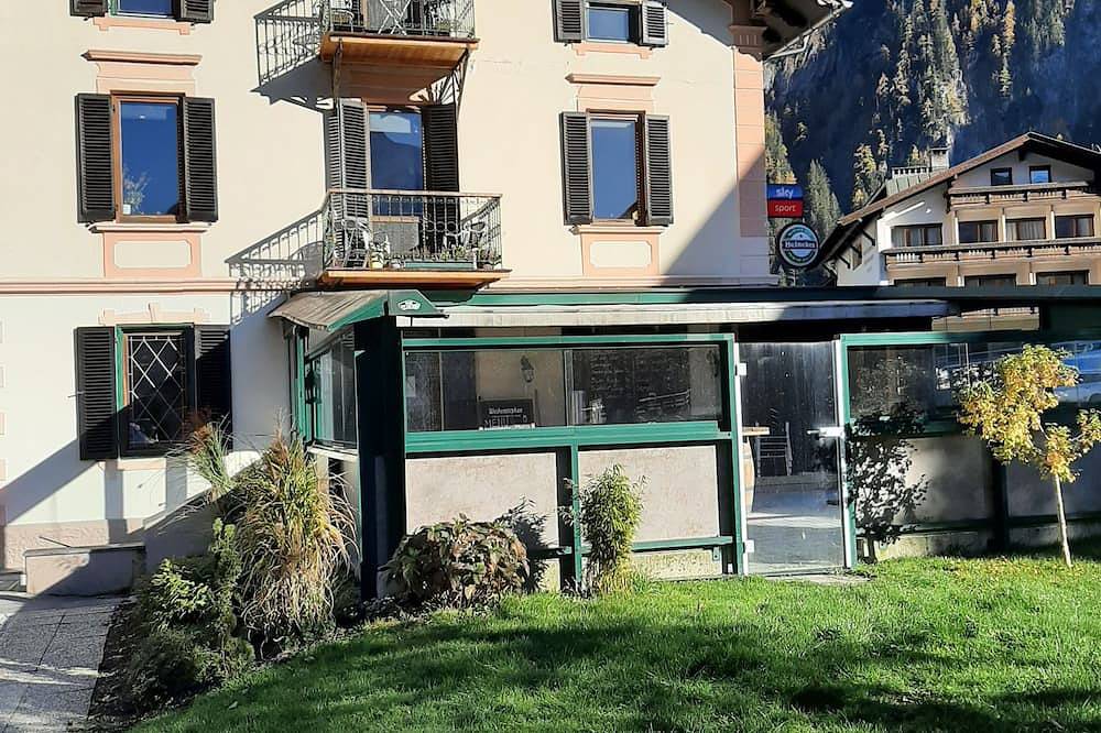 Geheel appartement, 5 minutes walk to cable car! Family size Apartment at super location. in Mayrhofen, Zillertaler Alpen