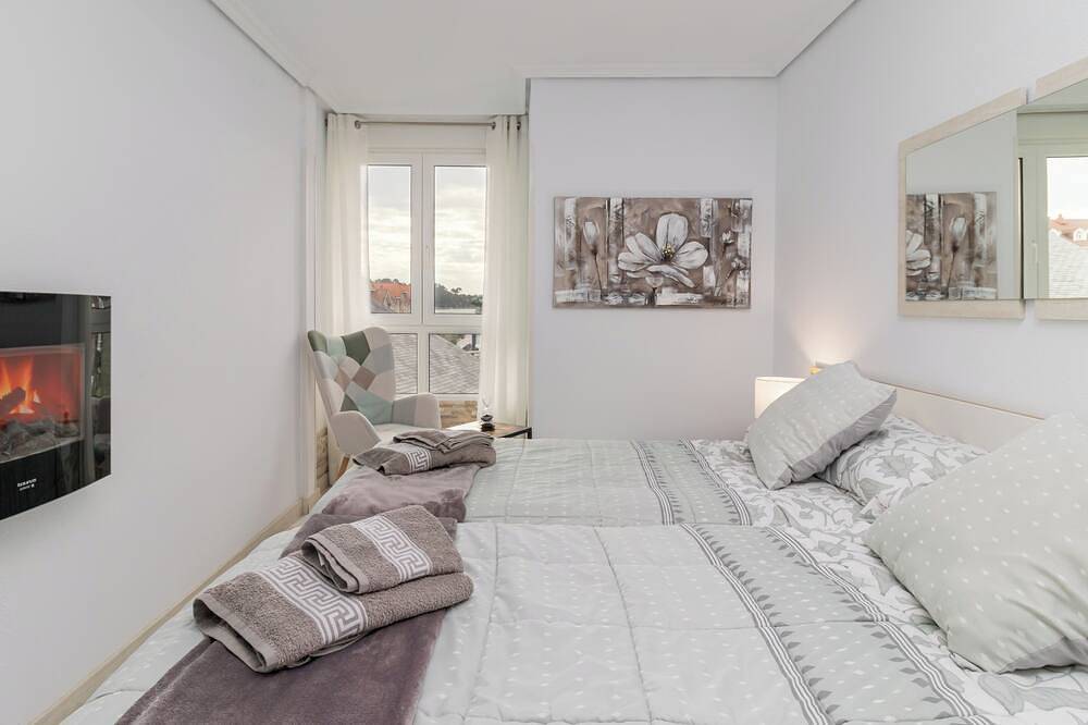 Modern apartment in downtown Somo. 3 minutes from the beach. in Playa de El Puntal (Ribamontán al Mar), Ribamontán al Mar