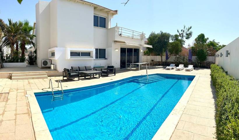 Chalet para 14 personas, con vistas y jardín además de piscina y terraza, Se admiten mascotas - 1