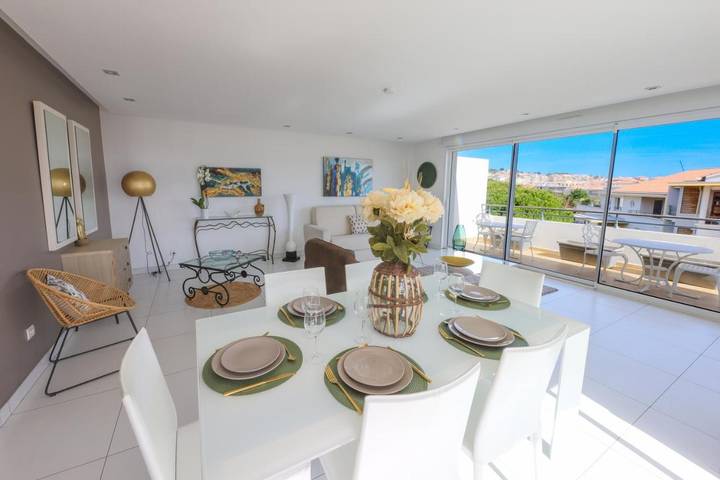 Appart’hôtel pour 6 personnes, avec vue ainsi que terrasse et piscine