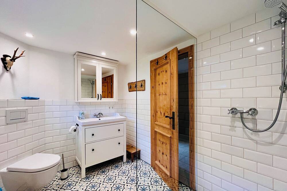 Schmirnhaus im Bergsteigerdorf in Schmirn, Zillertaler Alpen