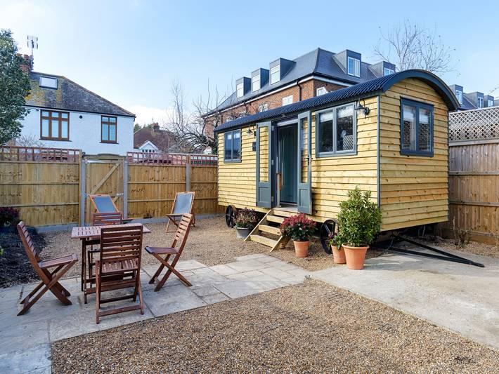 Whitstable Shepherds Hut minutes from the Harbour - Pass the Keys in Whitstable, Kent