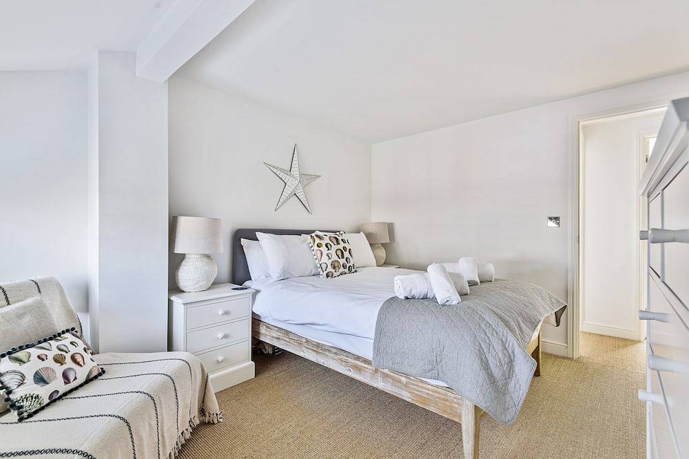 Pantiles - sleeps 4 guests  in 2 bedrooms in Burnham Market, Norfolk Coast